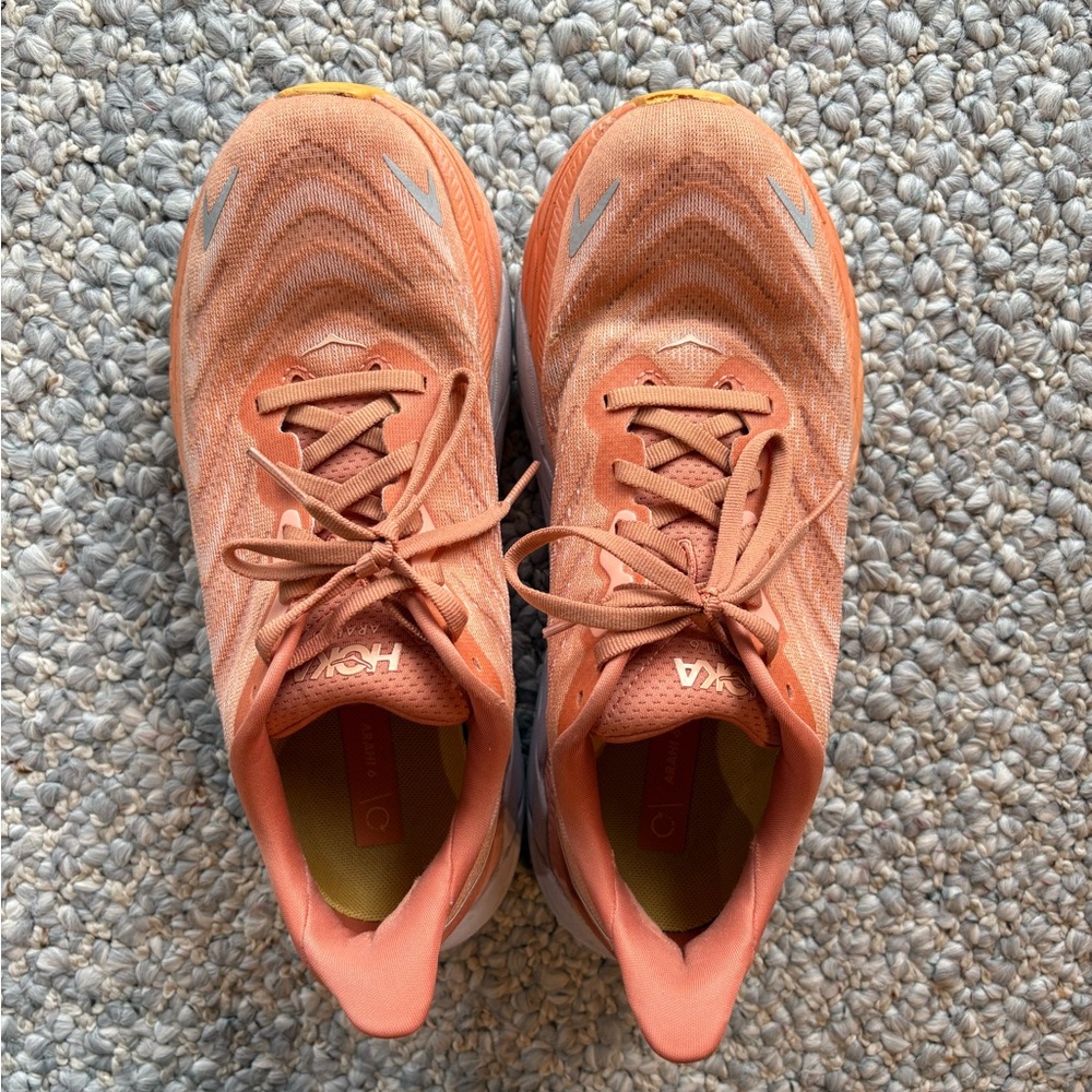 Hoka Arahi 6 women’s size 8.5
